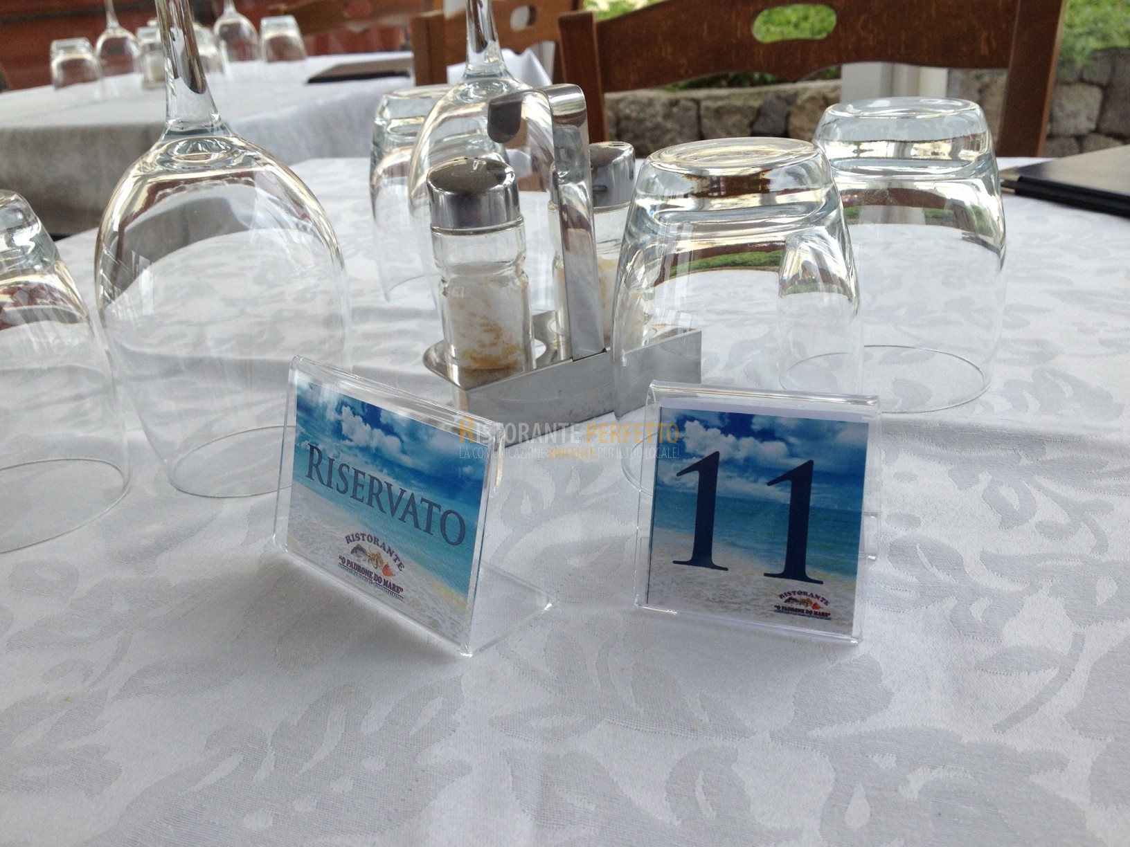 Numeri personalizzati per tavolo in plexiglass - Ristorante Perfetto